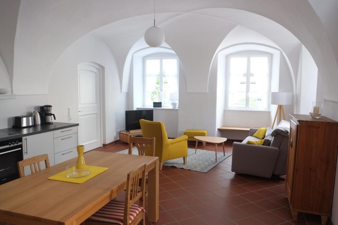 60Qm Wohnung Naabtal Im Historischen Pfarrhaus Pielenhofen Exterior foto